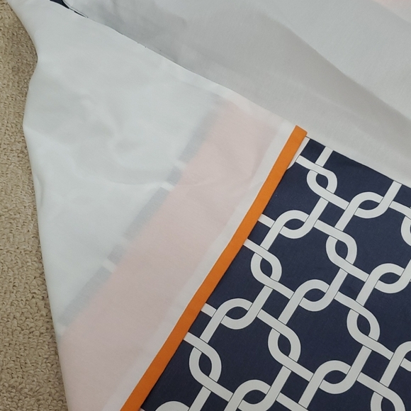 Crib bed skirt, diaper pad cover, sheets - Picture 9 of 9